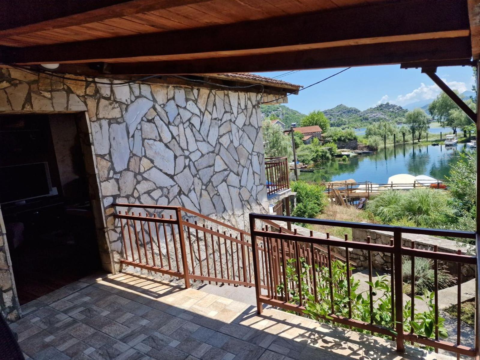 Lakeside Oasis Home Karuc Luaran gambar